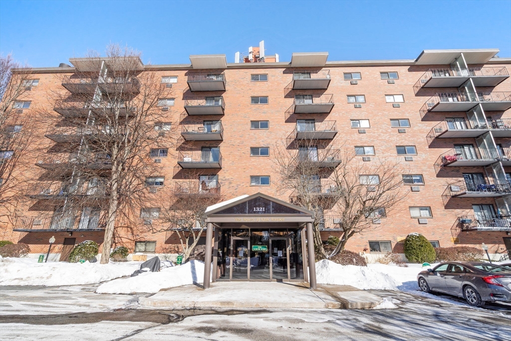 1321 Worcester Rd, Framingham, Massachusetts, 2 Bedrooms Bedrooms, 5 Rooms Rooms,1.5 BathroomsBathrooms,Residential,For Sale,Worcester Rd,73475853