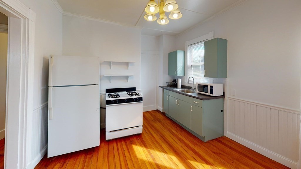 123 Boston St., Boston, Massachusetts, 4 Bedrooms Bedrooms, 6 Rooms Rooms,1 BathroomBathrooms,Residential Lease,For Rent,Boston St.,73102720