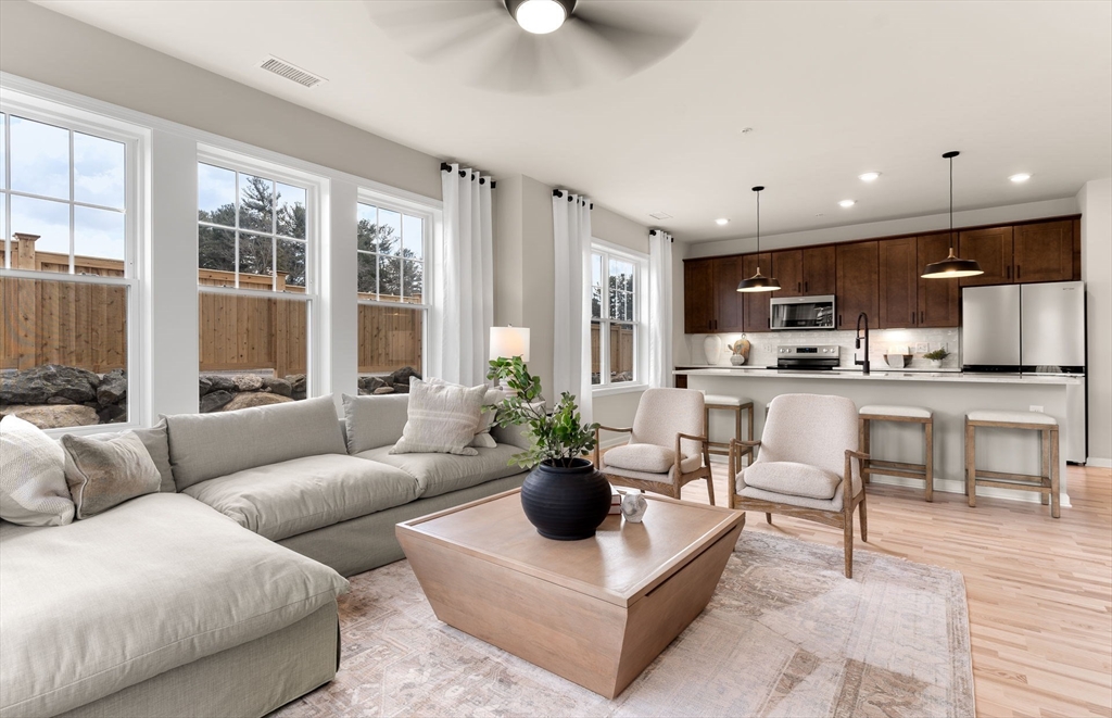 5 Peters Farm Way, Westborough, Massachusetts, 2 Bedrooms Bedrooms, 6 Rooms Rooms,2 BathroomsBathrooms,Residential,For Sale,Peters Farm Way,73475955