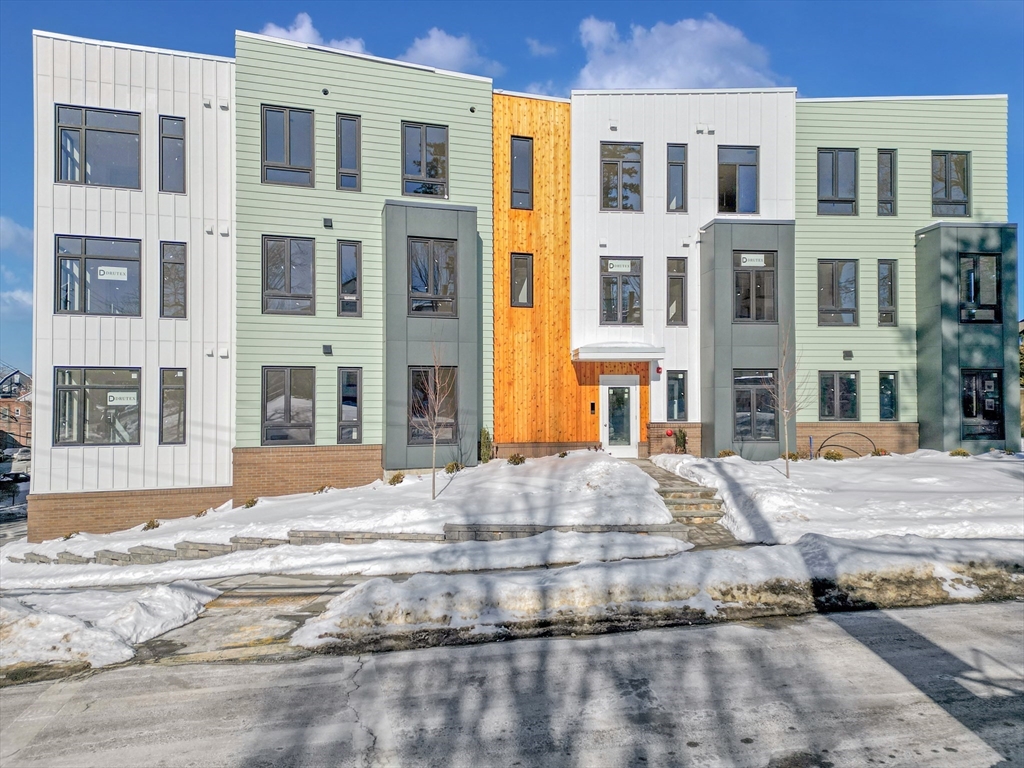 34 Oak Street, Boston, Massachusetts, 2 Bedrooms Bedrooms, 4 Rooms Rooms,2 BathroomsBathrooms,Residential,For Sale,Oak Street,73475919