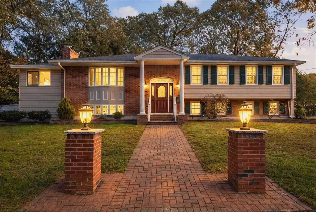 8 Phinney Rd, Lexington, Massachusetts, 4 Bedrooms Bedrooms, 11 Rooms Rooms,3 BathroomsBathrooms,Residential,For Sale,Phinney Rd,73475986