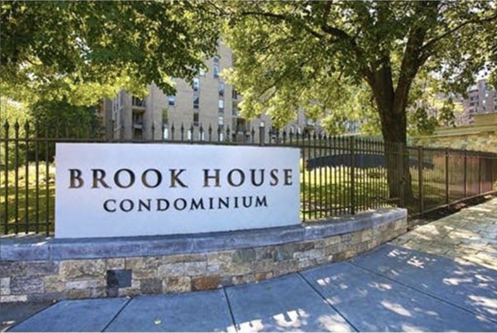 44 Washington St, Brookline, Massachusetts, 1 Room Rooms,1 BathroomBathrooms,Residential Lease,For Rent,Washington St,73476011