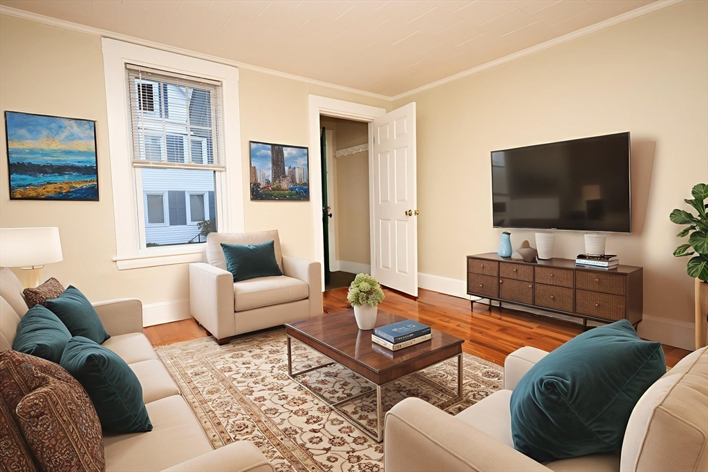 32 Sheppard Ave, Braintree, Massachusetts, 3 Bedrooms Bedrooms, 6 Rooms Rooms,1 BathroomBathrooms,Residential Lease,For Rent,Sheppard Ave,73476023