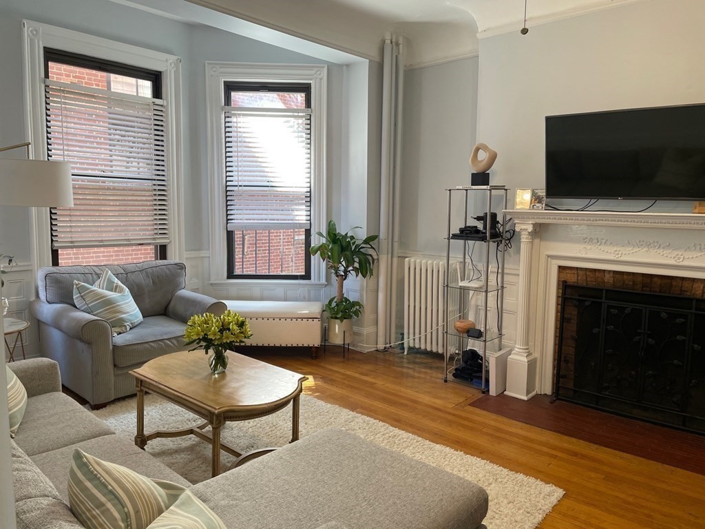362 Commonwealth Avenue, Boston, Massachusetts, 1 Bedroom Bedrooms, 4 Rooms Rooms,1.5 BathroomsBathrooms,Residential Lease,For Rent,Commonwealth Avenue,73476025