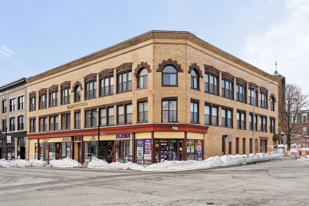 7 Main Street, Brockton, Massachusetts, 1 Bedroom Bedrooms, 4 Rooms Rooms,1 BathroomBathrooms,Residential,For Sale,Main Street,73476036