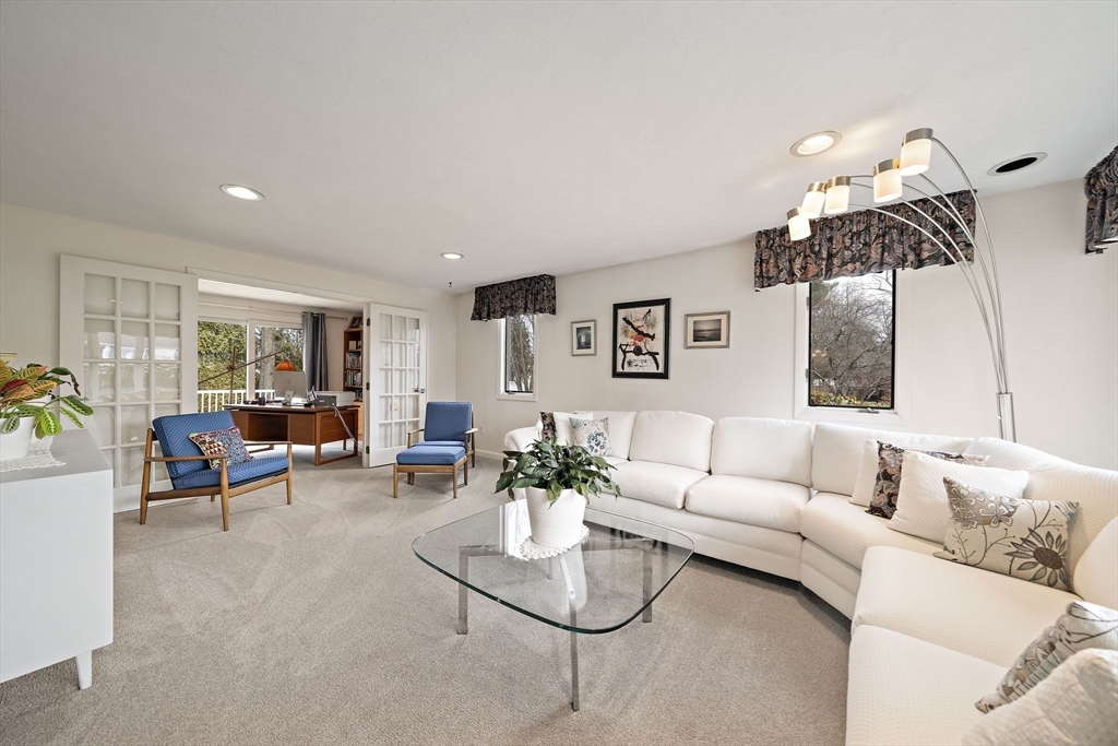 35 Linden Park Drive, Randolph, Massachusetts, 4 Bedrooms Bedrooms, 9 Rooms Rooms,2.5 BathroomsBathrooms,Residential,For Sale,Linden Park Drive,73463754
