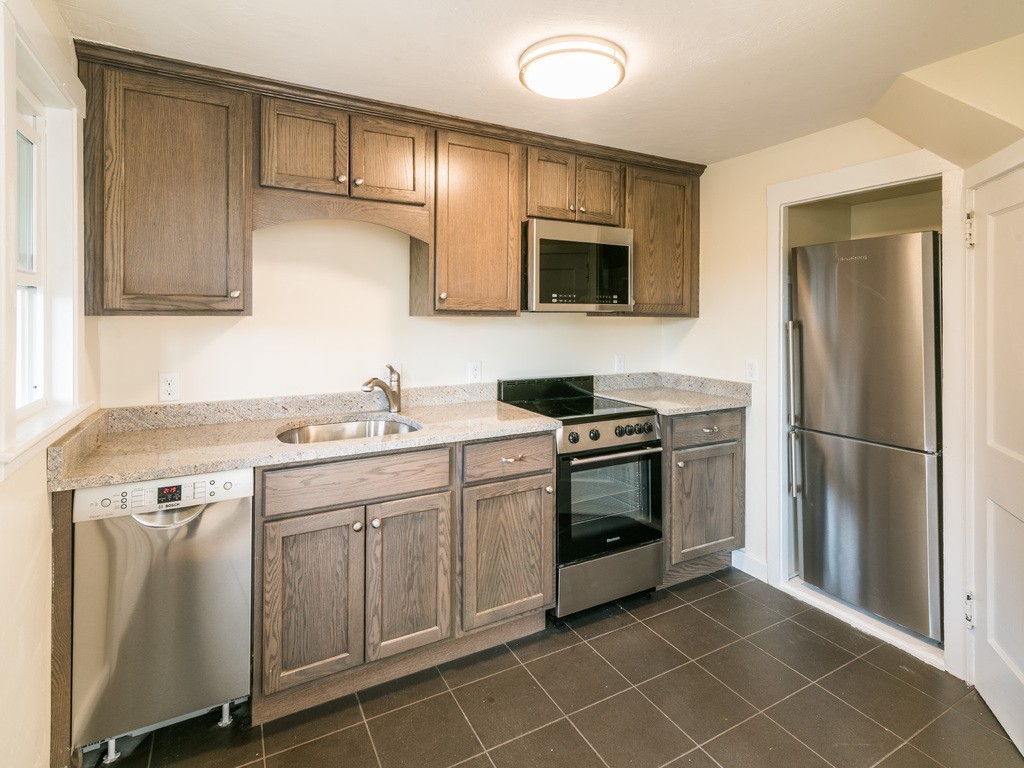 21 York Avenue, Watertown, Massachusetts, 1 Bedroom Bedrooms, 5 Rooms Rooms,1 BathroomBathrooms,Residential Lease,For Rent,York Avenue,73451564