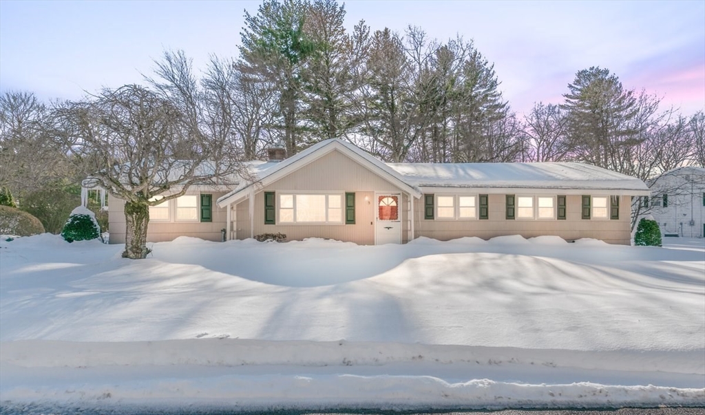 13 Wing Ter, Burlington, Massachusetts, 3 Bedrooms Bedrooms, 6 Rooms Rooms,1.5 BathroomsBathrooms,Residential,For Sale,Wing Ter,73476126