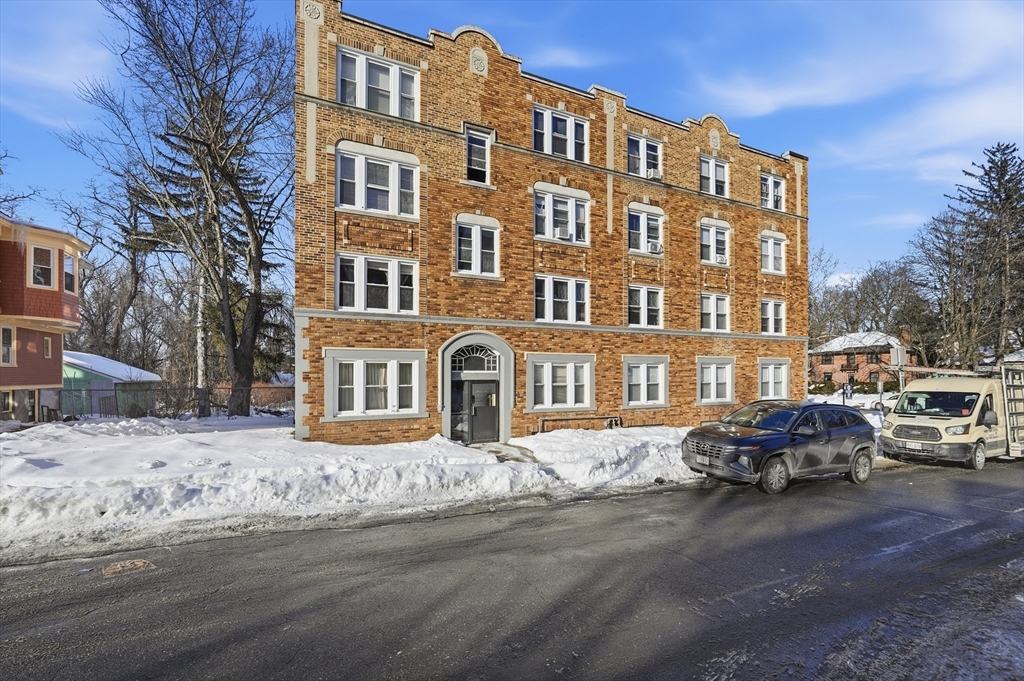 62 Warner St, Springfield, Massachusetts, 1 Bedroom Bedrooms, 4 Rooms Rooms,1 BathroomBathrooms,Residential Lease,For Rent,Warner St,73476134