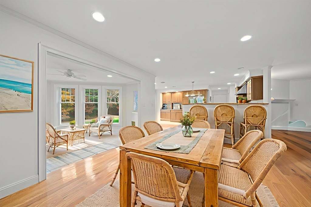 58 Bay Farm Rd, Duxbury, Massachusetts, 2 Bedrooms Bedrooms, 8 Rooms Rooms,3 BathroomsBathrooms,Residential,For Sale,Bay Farm Rd,73476104