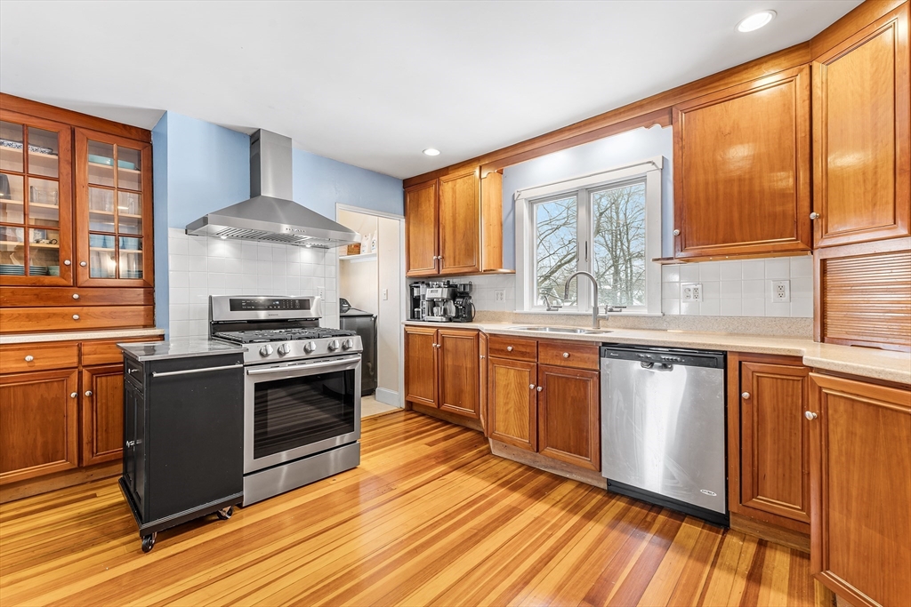 98 Cedar St, Dedham, Massachusetts, 3 Bedrooms Bedrooms, 7 Rooms Rooms,2 BathroomsBathrooms,Residential,For Sale,Cedar St,73476148