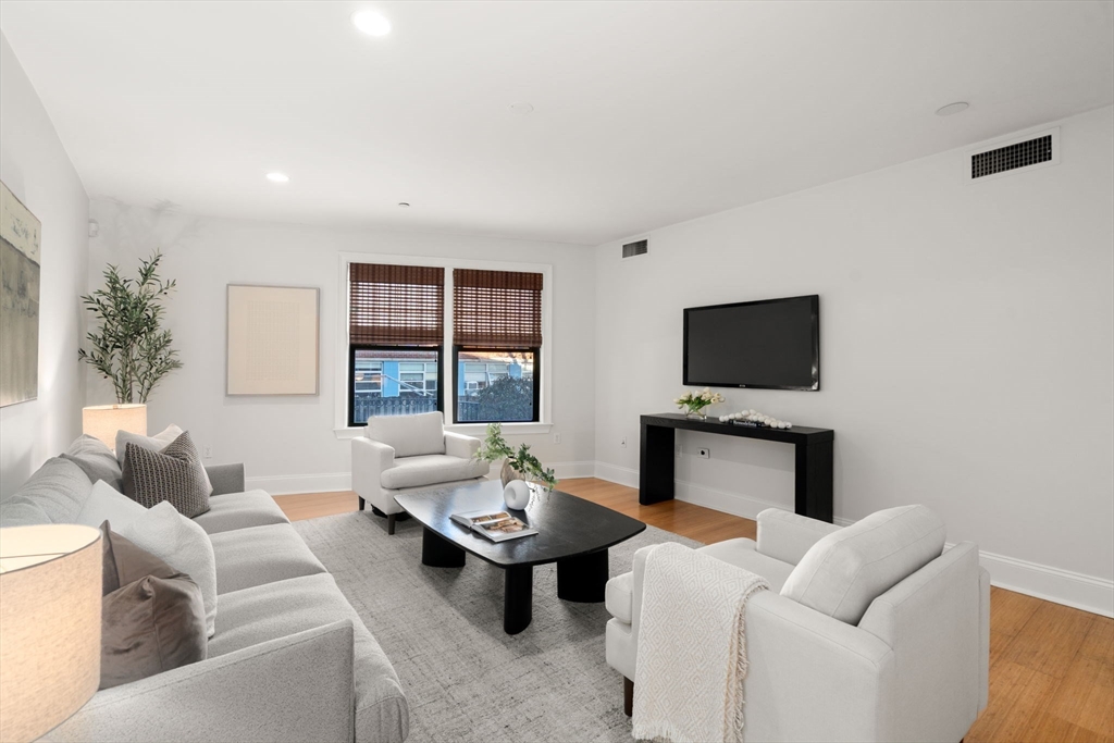 773 Concord Ave, Cambridge, Massachusetts, 2 Bedrooms Bedrooms, 4 Rooms Rooms,1.5 BathroomsBathrooms,Residential,For Sale,Concord Ave,73476171