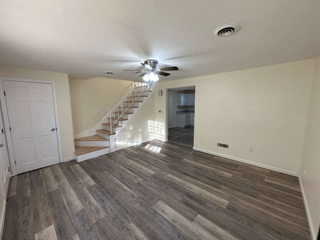 53 Pilgrim Cir, Methuen, Massachusetts, 2 Bedrooms Bedrooms, 4 Rooms Rooms,1.5 BathroomsBathrooms,Residential Lease,For Rent,Pilgrim Cir,73476191