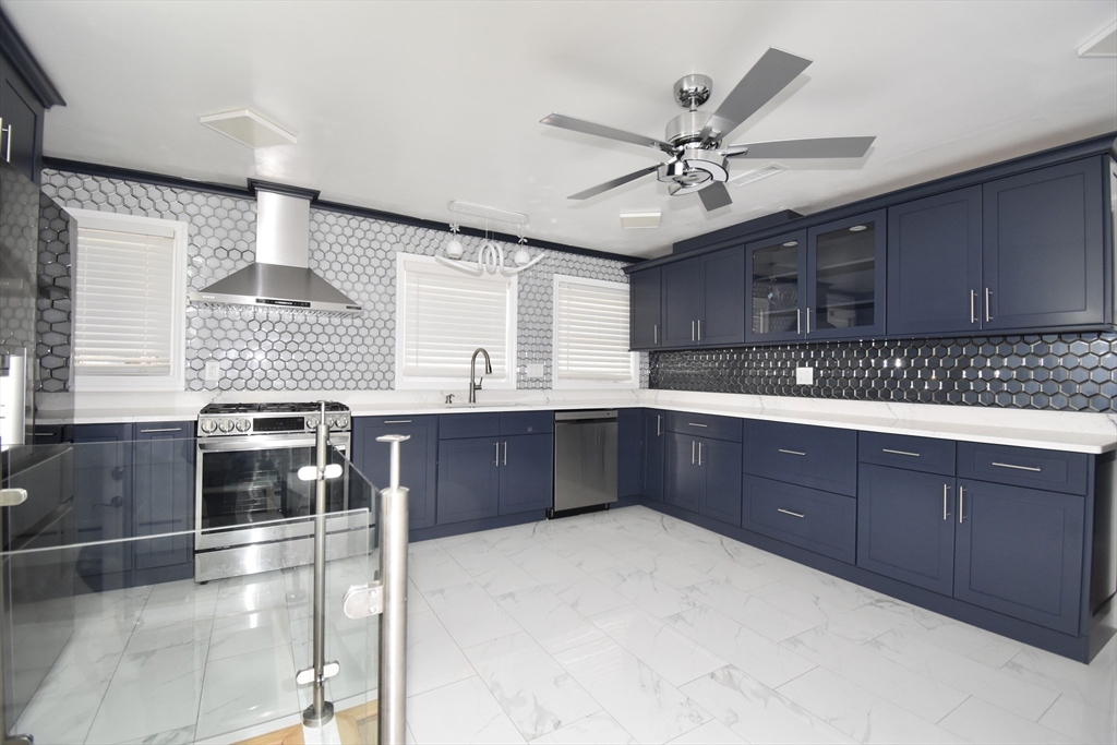 541 Grattan Street, Chicopee, Massachusetts, 4 Bedrooms Bedrooms, 9 Rooms Rooms,3 BathroomsBathrooms,Residential,For Sale,Grattan Street,73476196