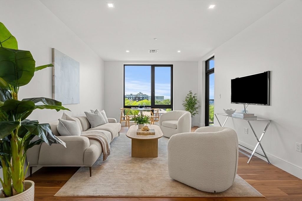 1515 Commonwealth Ave, Boston, Massachusetts, 1 Bedroom Bedrooms, 5 Rooms Rooms,2 BathroomsBathrooms,Residential,For Sale,Commonwealth Ave,73476198