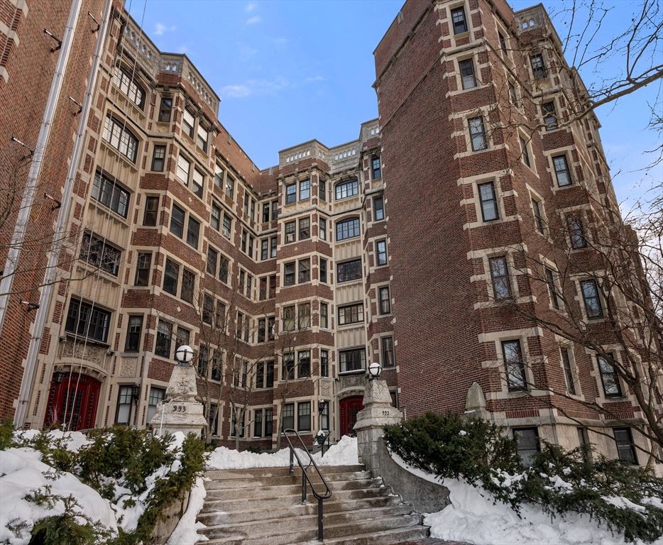 992 Memorial Drive, Cambridge, Massachusetts, 2 Bedrooms Bedrooms, 4 Rooms Rooms,1 BathroomBathrooms,Residential,For Sale,Memorial Drive,73476207