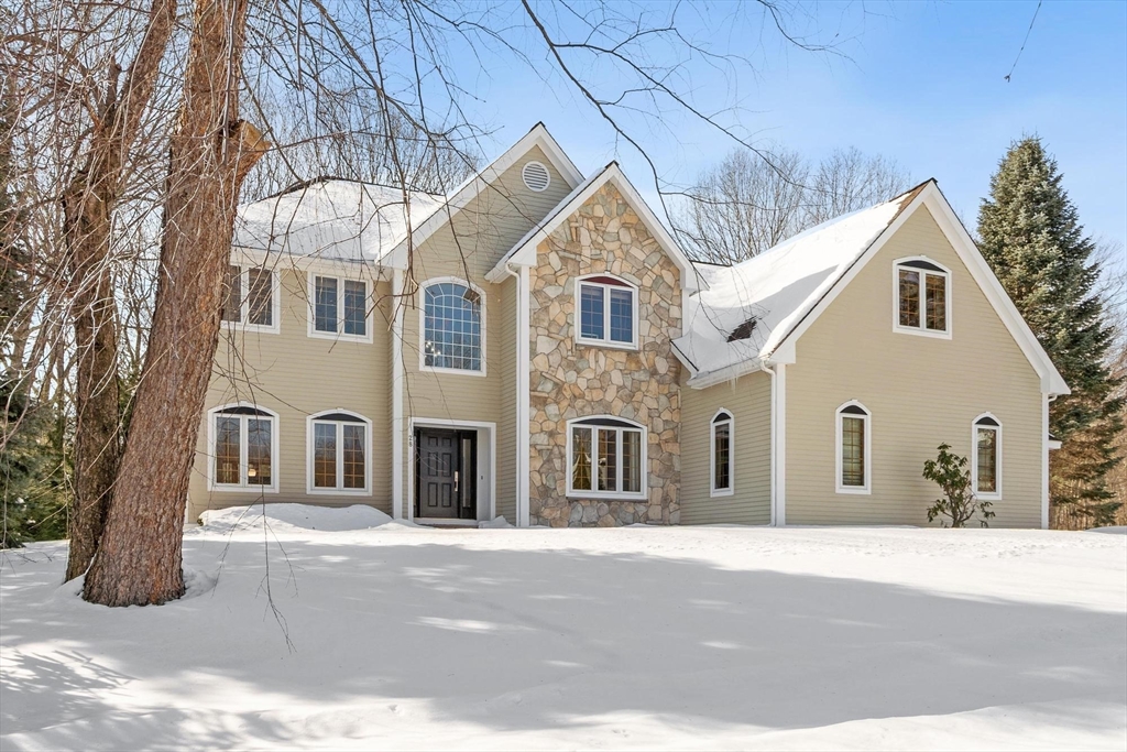 28 Stirling Street, Andover, Massachusetts, 5 Bedrooms Bedrooms, 10 Rooms Rooms,3.5 BathroomsBathrooms,Residential,For Sale,Stirling Street,73476217