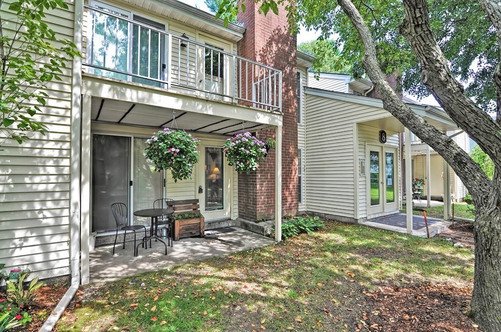 8 Walden Drive, Natick, Massachusetts, 2 Bedrooms Bedrooms, 5 Rooms Rooms,2 BathroomsBathrooms,Residential,For Sale,Walden Drive,73476212