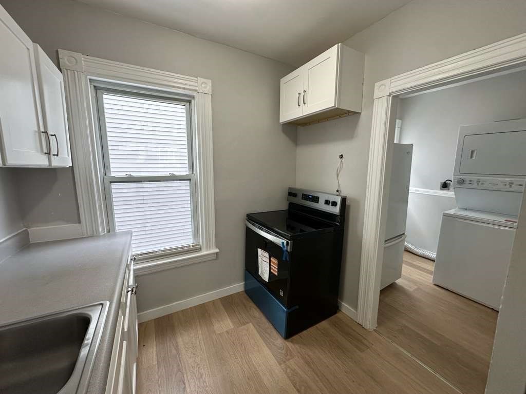 267 Silver Street, Manchester, New Hampshire, 3 Bedrooms Bedrooms, 5 Rooms Rooms,1 BathroomBathrooms,Residential Lease,For Rent,Silver Street,73476230