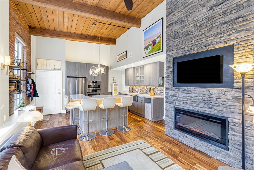 53 Warren, Newburyport, Massachusetts, 2 Bedrooms Bedrooms, 4 Rooms Rooms,2 BathroomsBathrooms,Residential,For Sale,Warren,73476231