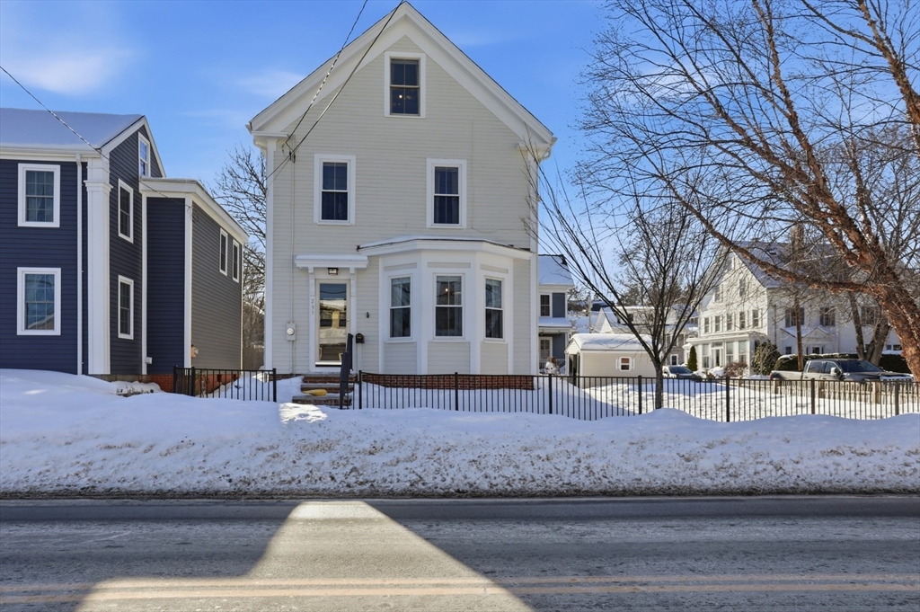 297 Merrimac Street, Newburyport, Massachusetts, 3 Bedrooms Bedrooms, 6 Rooms Rooms,1.5 BathroomsBathrooms,Residential,For Sale,Merrimac Street,73476213