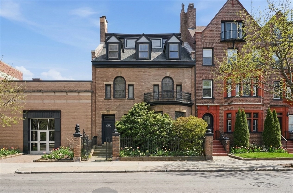 34 Elm Street, Worcester, Massachusetts, 5 Bedrooms Bedrooms, 13 Rooms Rooms,3.5 BathroomsBathrooms,Residential,For Sale,Elm Street,73476237