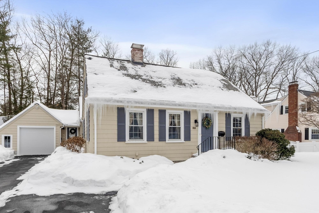 30 Canterbury Street, Andover, Massachusetts, 3 Bedrooms Bedrooms, 6 Rooms Rooms,2 BathroomsBathrooms,Residential,For Sale,Canterbury Street,73476225
