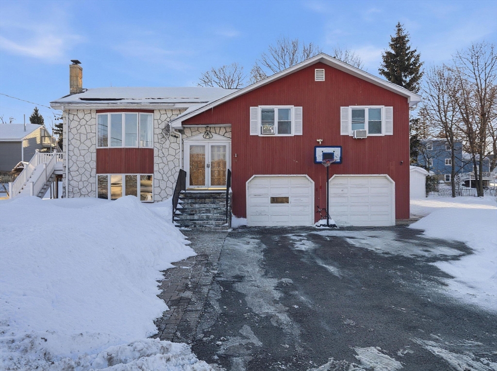 39 Swan Ave, Methuen, Massachusetts, 3 Bedrooms Bedrooms, 5 Rooms Rooms,2 BathroomsBathrooms,Residential,For Sale,Swan Ave,73476190