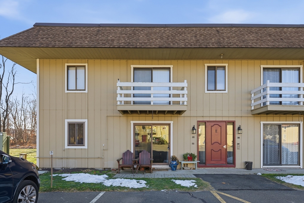 82 S Maple, Westfield, Massachusetts, 2 Bedrooms Bedrooms, 4 Rooms Rooms,1 BathroomBathrooms,Residential,For Sale,S Maple,73460571