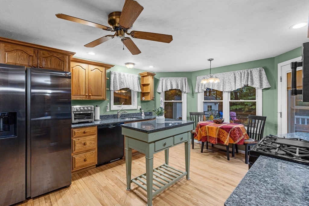 4 Penny Ln, Wareham, Massachusetts, 3 Bedrooms Bedrooms, 6 Rooms Rooms,2 BathroomsBathrooms,Residential,For Sale,Penny Ln,73442440