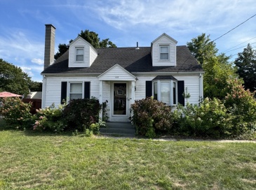129 Edgewood Ave, Chicopee, Massachusetts, 3 Bedrooms Bedrooms, 6 Rooms Rooms,2 BathroomsBathrooms,Residential,For Sale,Edgewood Ave,73428351