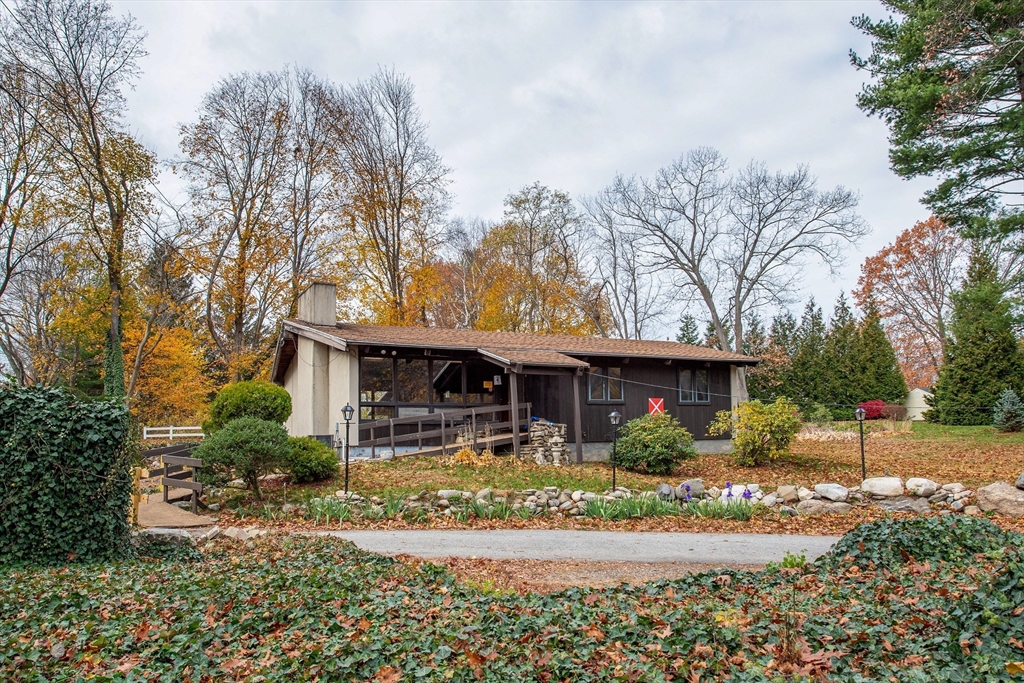 826 Osgood St, North Andover, Massachusetts, 3 Bedrooms Bedrooms, 6 Rooms Rooms,2 BathroomsBathrooms,Residential,For Sale,Osgood St,73456447