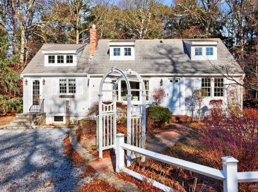 40 Viking Drive, Dennis, Massachusetts, 4 Bedrooms Bedrooms, 7 Rooms Rooms,2 BathroomsBathrooms,Residential,For Sale,Viking Drive,73462582