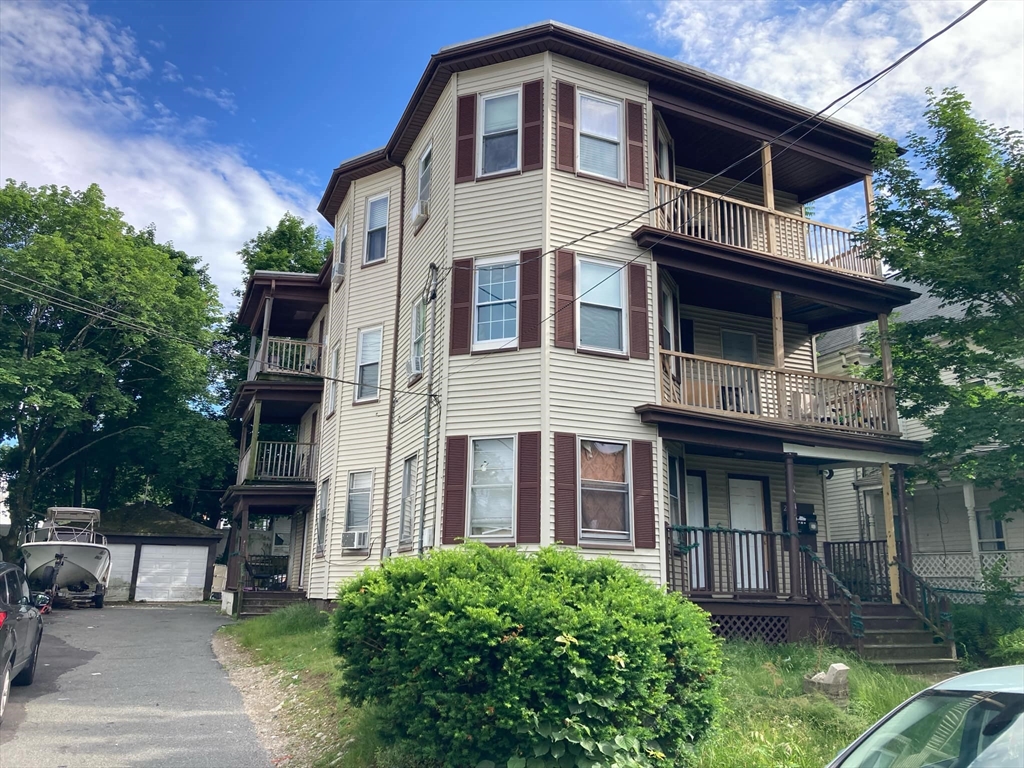 208 Winthrop St, Brockton, Massachusetts, 12 Bedrooms Bedrooms, 24 Rooms Rooms,3 BathroomsBathrooms,Residential Income,For Sale,Winthrop St,73399308