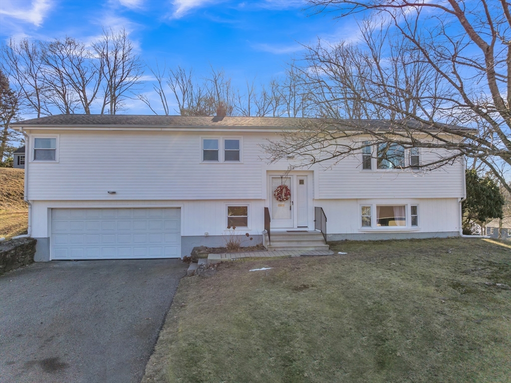 132 Winifred Ave, Worcester, Massachusetts, 3 Bedrooms Bedrooms, 6 Rooms Rooms,2 BathroomsBathrooms,Residential,For Sale,Winifred Ave,73463713