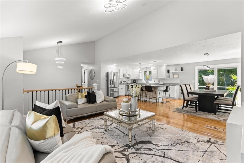 416 Foundry St, Easton, Massachusetts, 4 Bedrooms Bedrooms, 6 Rooms Rooms,3 BathroomsBathrooms,Residential,For Sale,Foundry St,73434228