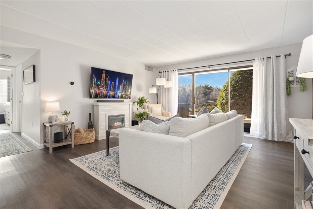 3 Ledgewood Way, Peabody, Massachusetts, 2 Bedrooms Bedrooms, 5 Rooms Rooms,2 BathroomsBathrooms,Residential,For Sale,Ledgewood Way,73472725