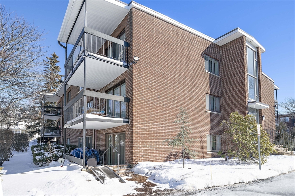 30 Church St, Braintree, Massachusetts, 2 Bedrooms Bedrooms, 5 Rooms Rooms,1 BathroomBathrooms,Residential,For Sale,Church St,73476503