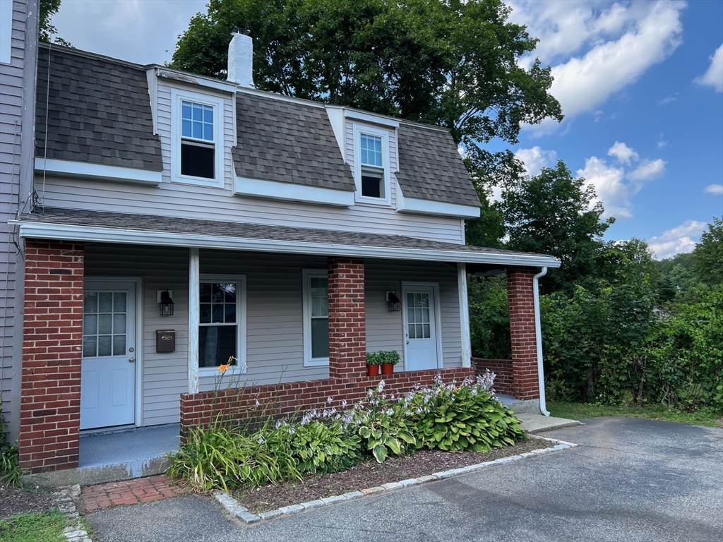 5 Tibbetts Street, Natick, Massachusetts, 3 Bedrooms Bedrooms, 6 Rooms Rooms,1 BathroomBathrooms,Residential Lease,For Rent,Tibbetts Street,73476315