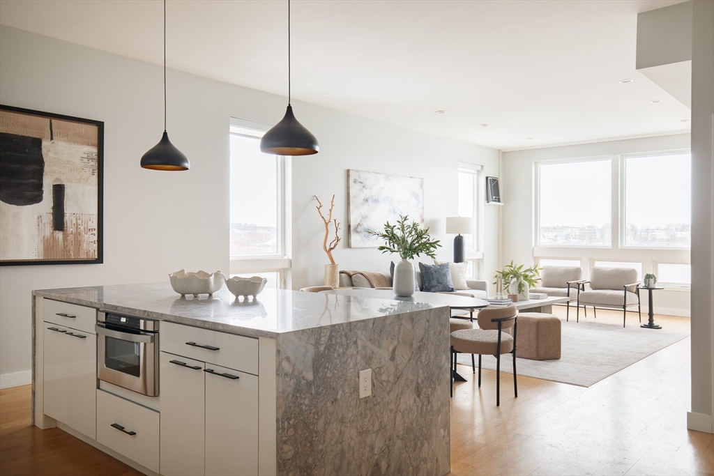 243 Condor St, Boston, Massachusetts, 2 Bedrooms Bedrooms, 6 Rooms Rooms,2.5 BathroomsBathrooms,Residential,For Sale,Condor St,73476332