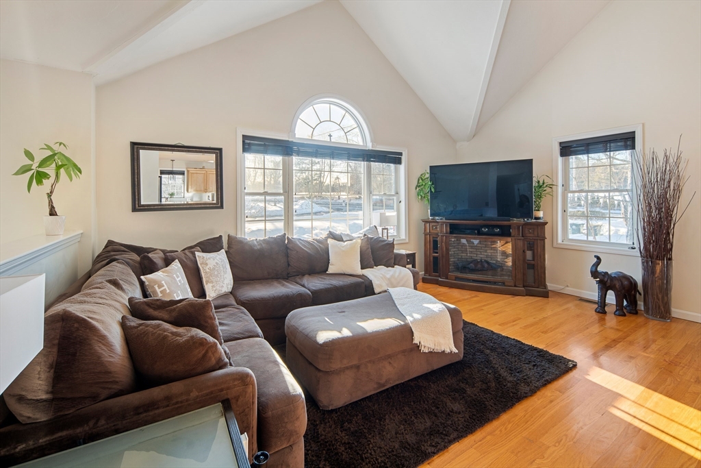 99 Washington St, Abington, Massachusetts, 3 Bedrooms Bedrooms, 7 Rooms Rooms,2.5 BathroomsBathrooms,Residential,For Sale,Washington St,73476567