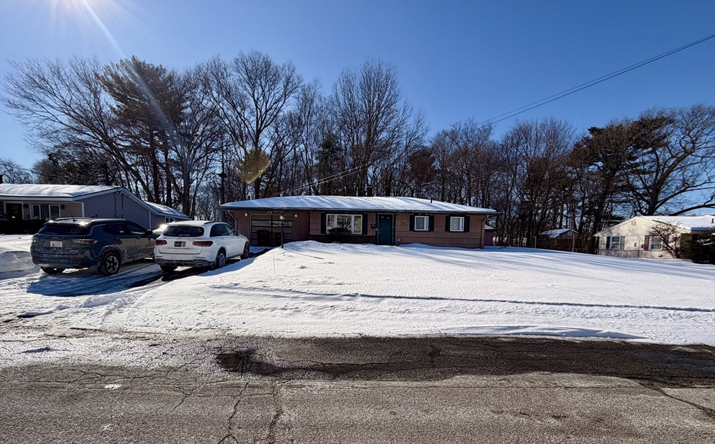 133 Ardsley Circle, Brockton, Massachusetts, 3 Bedrooms Bedrooms, 5 Rooms Rooms,1 BathroomBathrooms,Residential,For Sale,Ardsley Circle,73476570