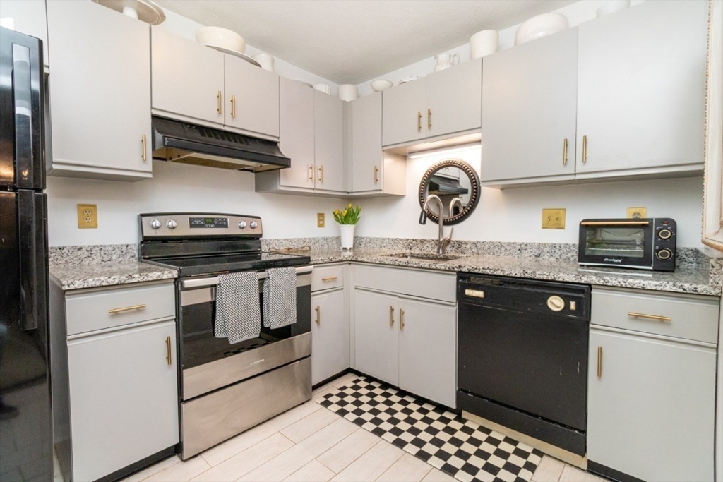 50 Watertown Street, Watertown, Massachusetts, 1 Bedroom Bedrooms, 4 Rooms Rooms,1 BathroomBathrooms,Residential,For Sale,Watertown Street,73476344