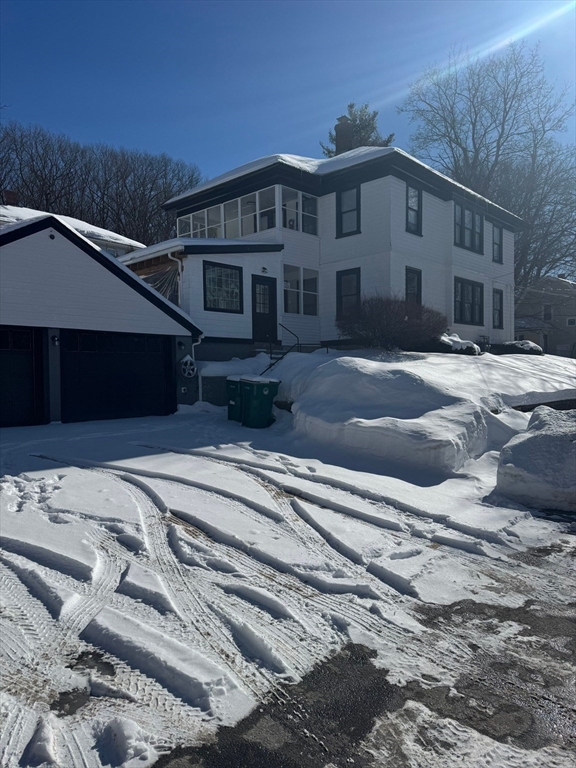 2 Harding St, Fitchburg, Massachusetts, 3 Bedrooms Bedrooms, 6 Rooms Rooms,1 BathroomBathrooms,Residential Lease,For Rent,Harding St,73476397