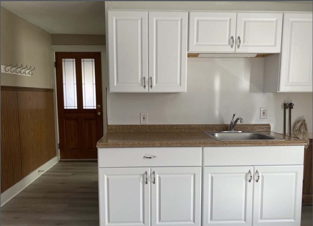 47 Edgewater Ave, Shrewsbury, Massachusetts, 2 Bedrooms Bedrooms, 5 Rooms Rooms,1 BathroomBathrooms,Residential Lease,For Rent,Edgewater Ave,73476415