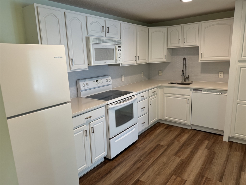 2 Ocean, Gloucester, Massachusetts, 1 Bedroom Bedrooms, 3 Rooms Rooms,1 BathroomBathrooms,Residential Lease,For Rent,Ocean,73476419