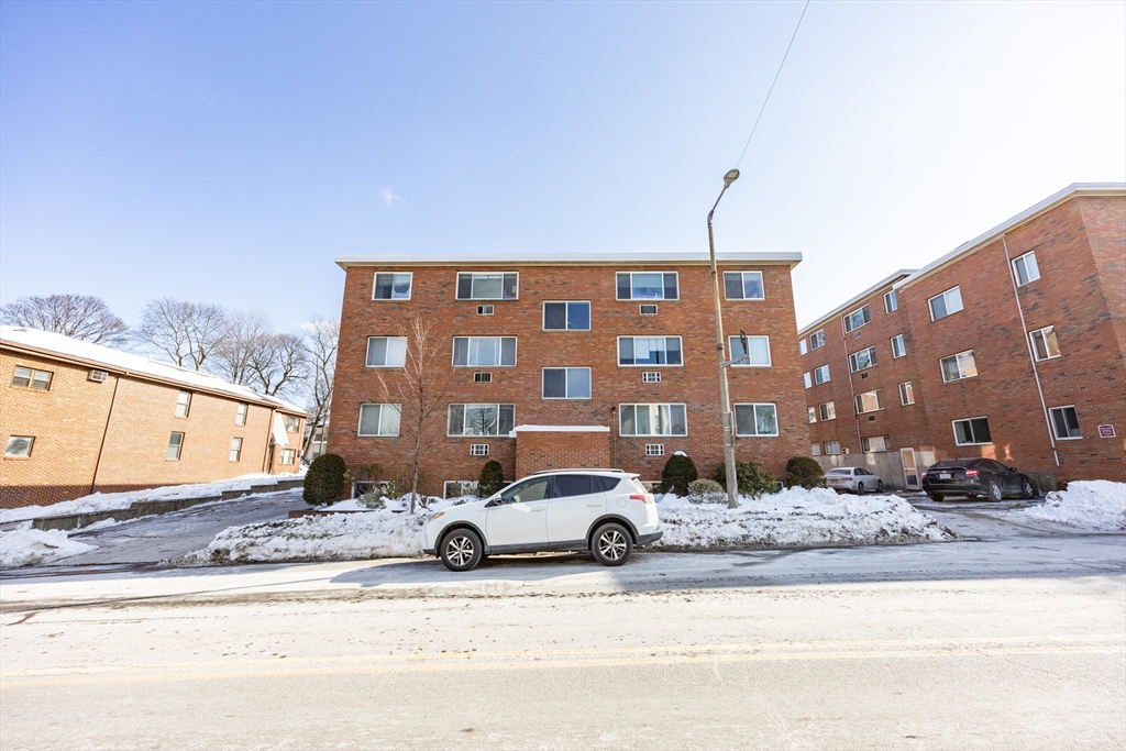 354 Market St, Boston, Massachusetts, 1 Bedroom Bedrooms, 3 Rooms Rooms,1 BathroomBathrooms,Residential,For Sale,Market St,73476425