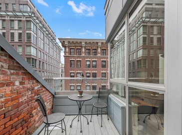 99-105 Broad St, Boston, Massachusetts, 1 Bedroom Bedrooms, 3 Rooms Rooms,1 BathroomBathrooms,Residential Lease,For Rent,Broad St,73476431