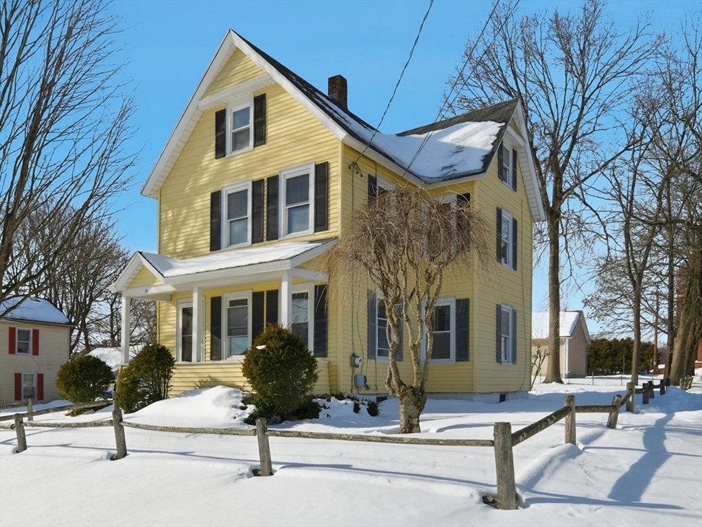 81 Chestnut St, West Springfield, Massachusetts, 3 Bedrooms Bedrooms, 8 Rooms Rooms,2 BathroomsBathrooms,Residential,For Sale,Chestnut St,73476433