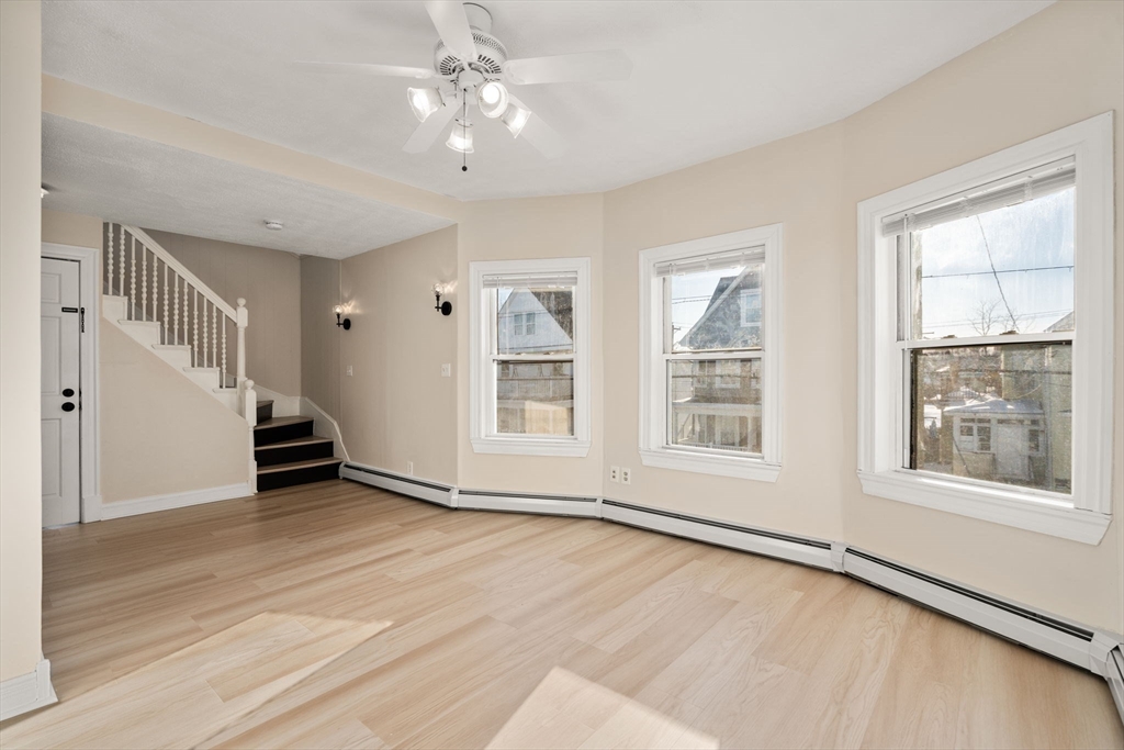 374-2 Shirley, Winthrop, Massachusetts, 3 Bedrooms Bedrooms, 5 Rooms Rooms,2 BathroomsBathrooms,Residential Lease,For Rent,Shirley,73476421